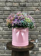 Цветочная композиция из Гипсофила и Розы в шляпной коробке в Садовом Республики Калмыкия