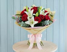 Букет цветов из:  Лилии и Розы в Садовом Республики Калмыкия