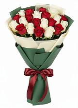 Букет Микс из красных и белых роз в Садовом Республики Калмыкия
