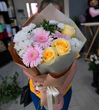 Букет цветов из:  Герберы, Розы и Хризантемы в Садовом Республики Калмыкия