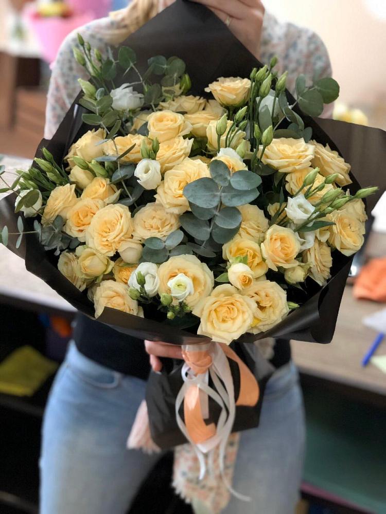 Букет цветов из: Розы и Лизиантусы в Садовом Республики Калмыкия