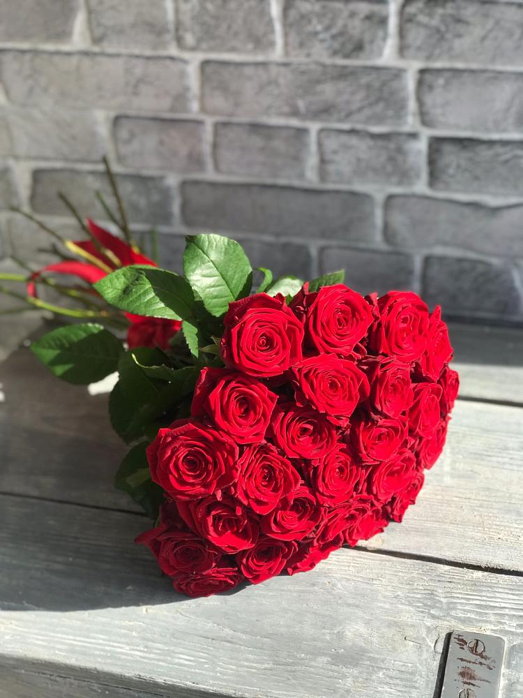 Букет Красные розы Фридом в Садовом Республики Калмыкия
