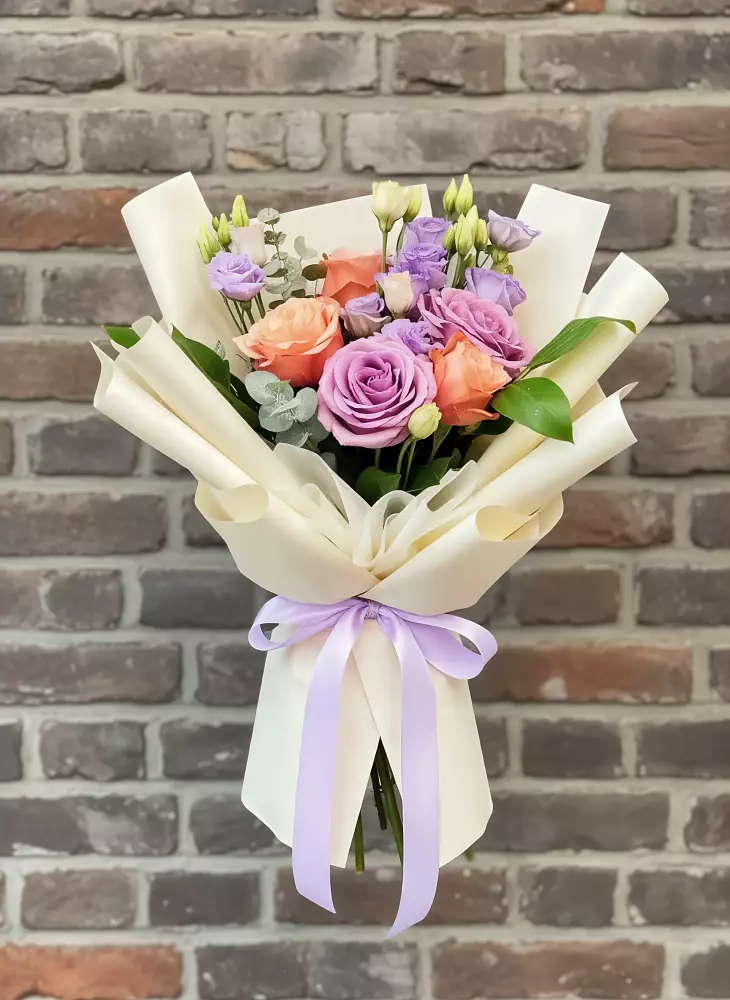 Букет цветов из: Лизиантусы и Розы в Садовом Республики Калмыкия