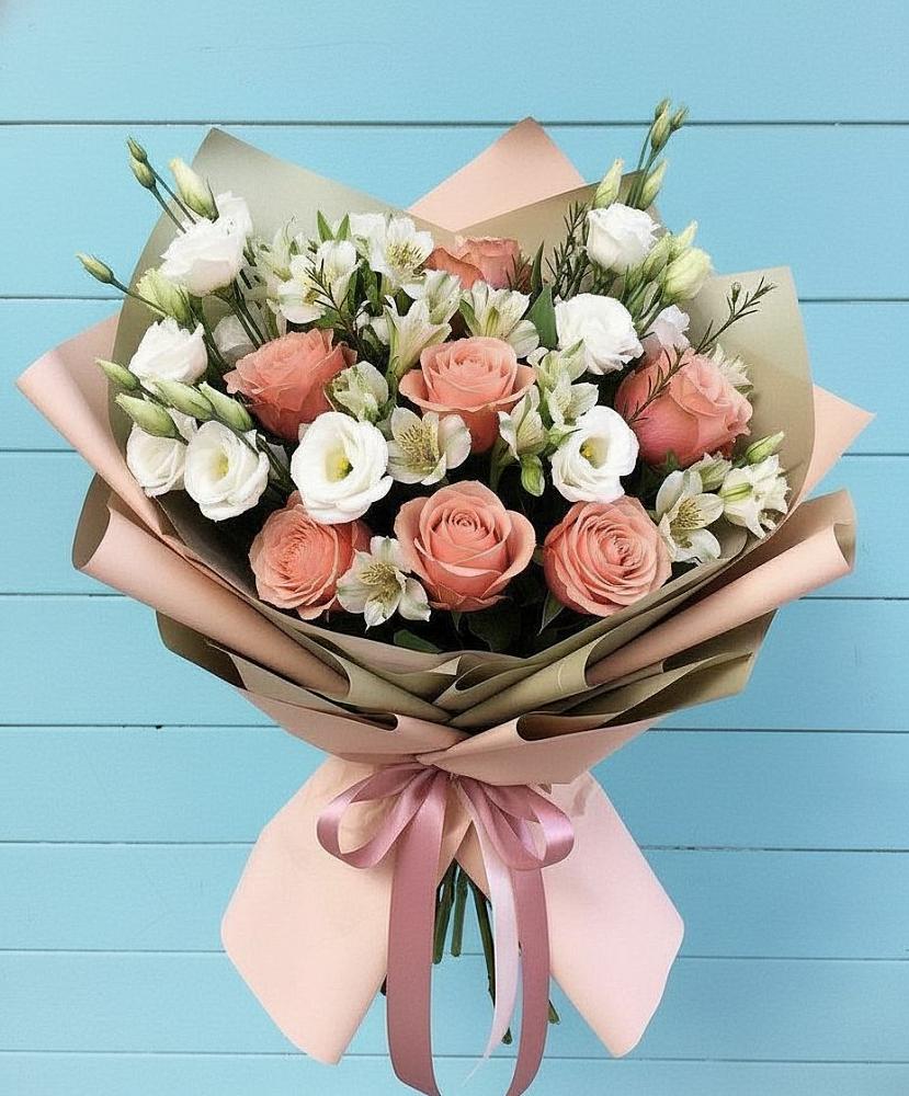 Букет цветов из: Розы, Альстромерии и Лизиантусы в Садовом Республики Калмыкия