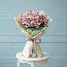 Букет цветов из:  Орхидеи и Розы #REPLACE_PRED# Садовом Республики Калмыкия