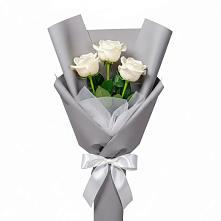 Букет 3 белые розы в Садовом Республики Калмыкия