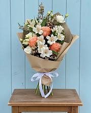 Букет цветов из:  Альстромерии, Лизиантусы, Розы и Хризантемы в Садовом Республики Калмыкия