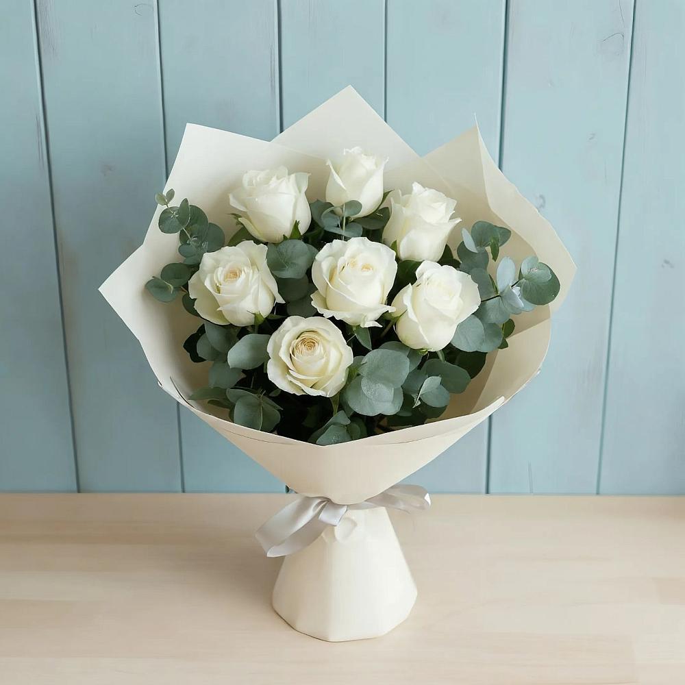 Букет Белые розы в Эвкалипте в Садовом Республики Калмыкия