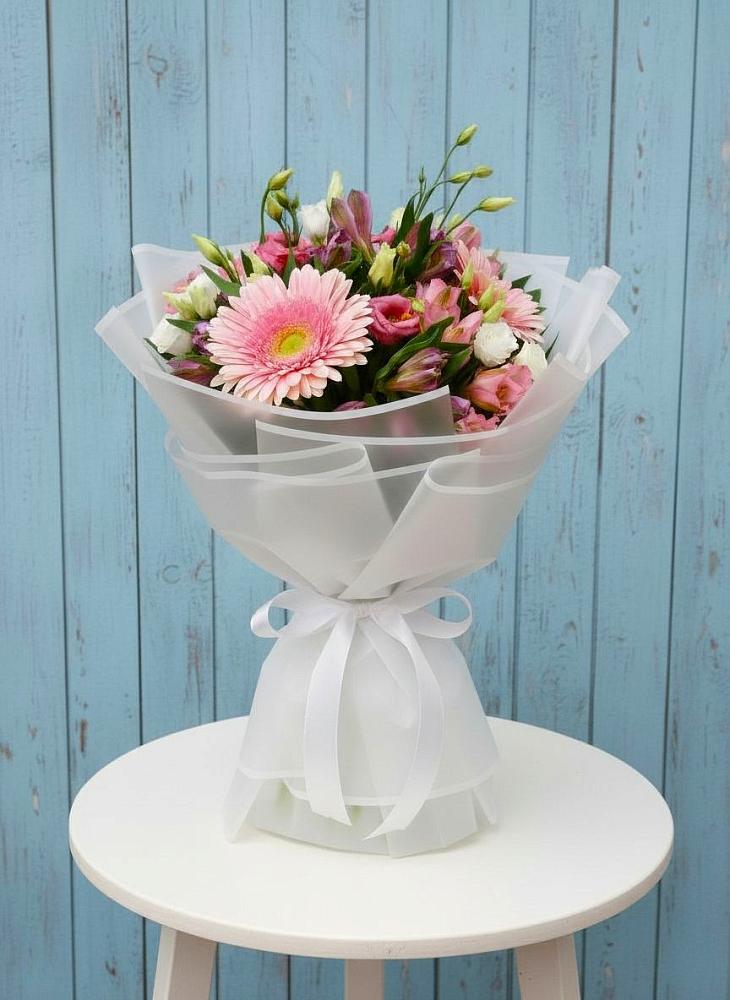 Букет цветов из: Герберы, Альстромерии и Лизиантусы в Садовом Республики Калмыкия