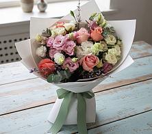 Букет цветов из:  Розы, Лизиантусы и Гвоздики в Садовом Республики Калмыкия