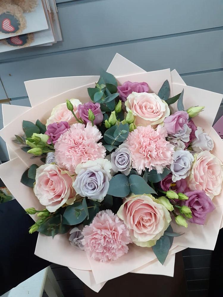 Букет цветов из: Розы, Гвоздики и Лизиантусы в Садовом Республики Калмыкия