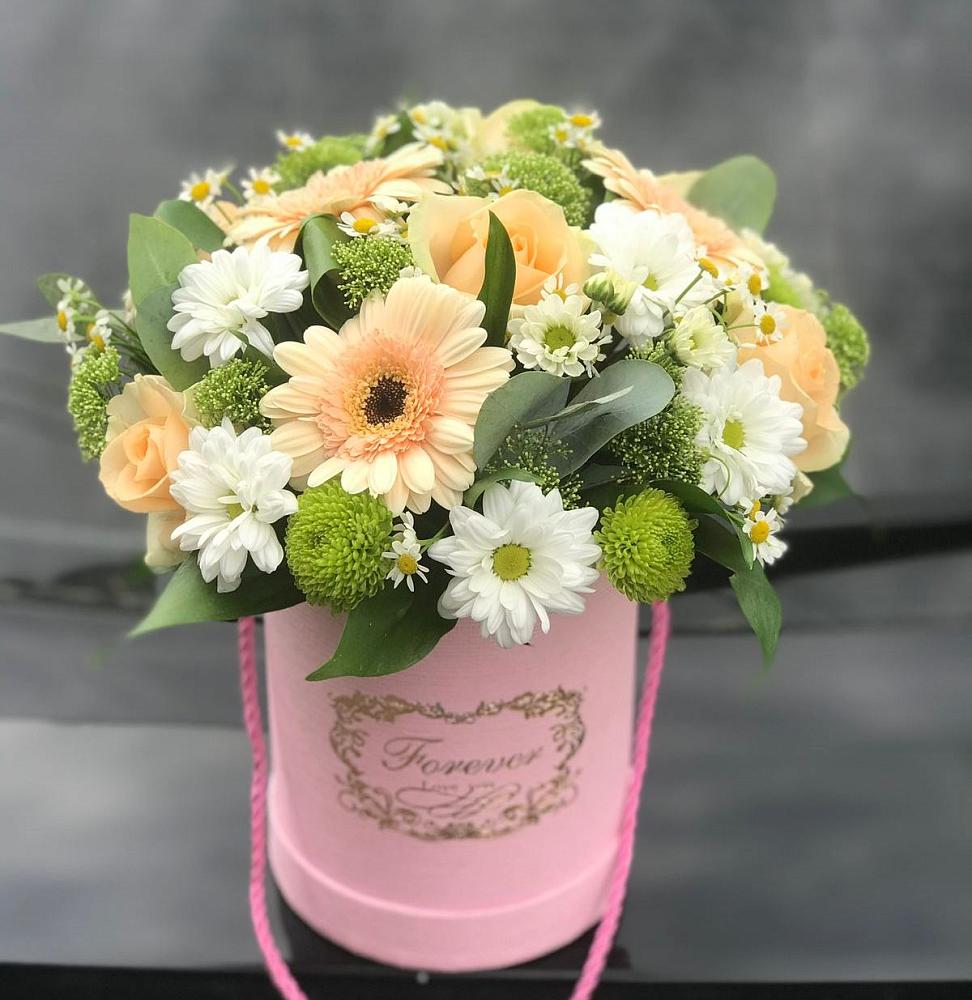 Цветочная композиция из Розы, Герберы и Хризантемы в шляпной коробке в Садовом Республики Калмыкия