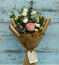 Букет цветов из:  Розы и Лизиантусы в Садовом Республики Калмыкия