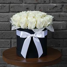 Цветочная композиция из Розы в шляпной коробке в Садовом Республики Калмыкия